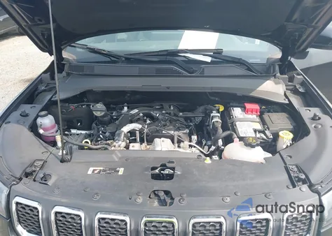 2023 Jeep Compass Latitude 4X4 z USA, uszkodzony, nr VIN 3C4NJDBN3PT531113